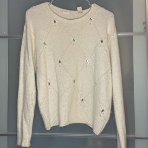 Sweater with cute jewelry